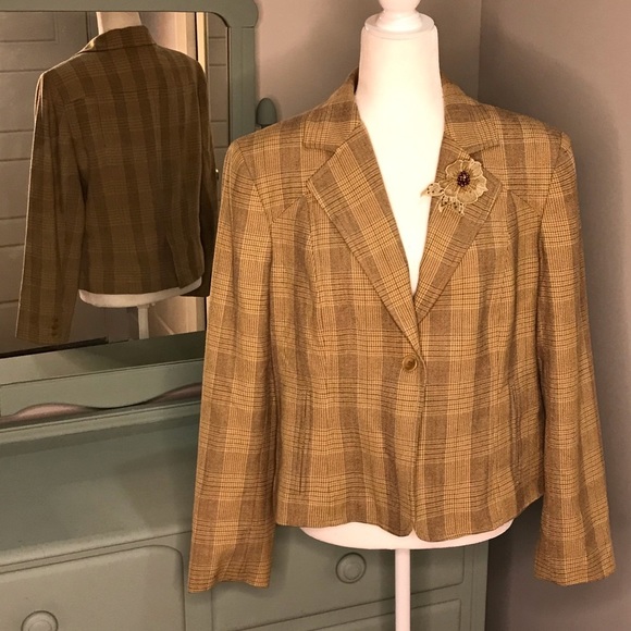Jones Wear Jackets & Blazers - Vintage Brown plaid stretch blazer with removable flower